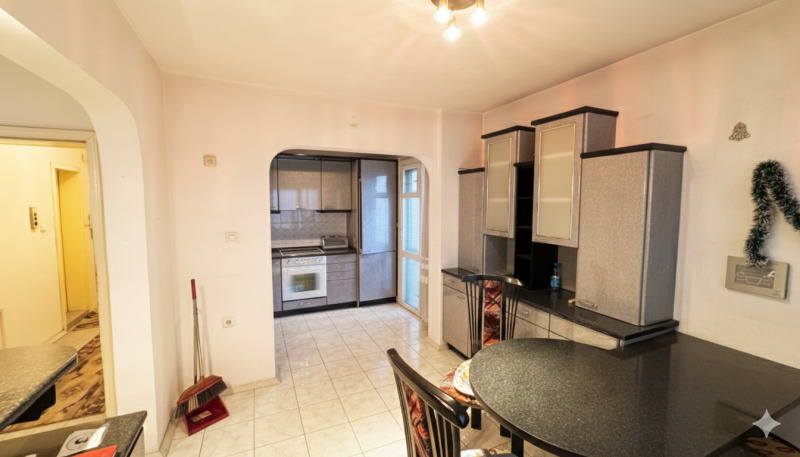 Продава 4-СТАЕН, гр. Плевен, Широк център, снимка 3 - Апартаменти - 53004401