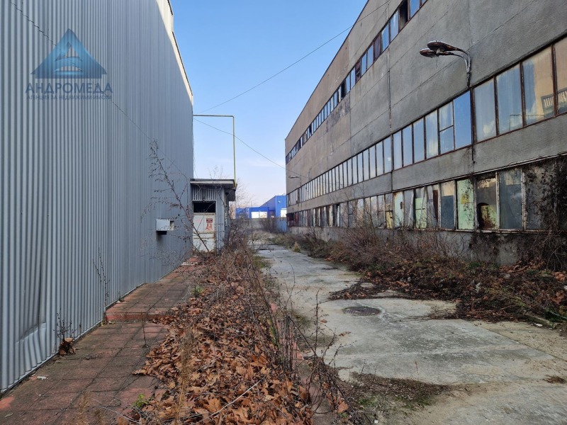 Til salg  Industribygning Pleven , Industrialna zona - Zapad , 1925 kvm | 70842159 - billede [6]
