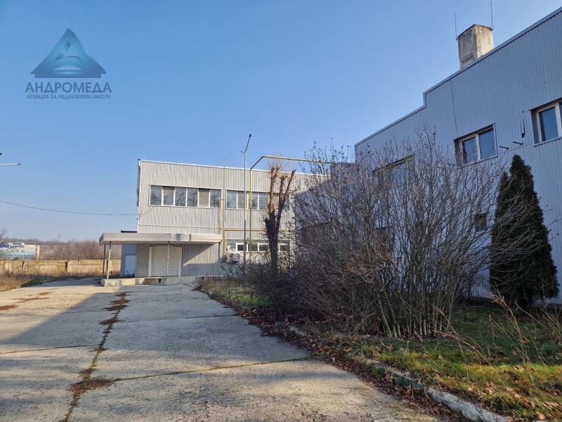 Til salg  Industribygning Pleven , Industrialna zona - Zapad , 1925 kvm | 70842159 - billede [3]