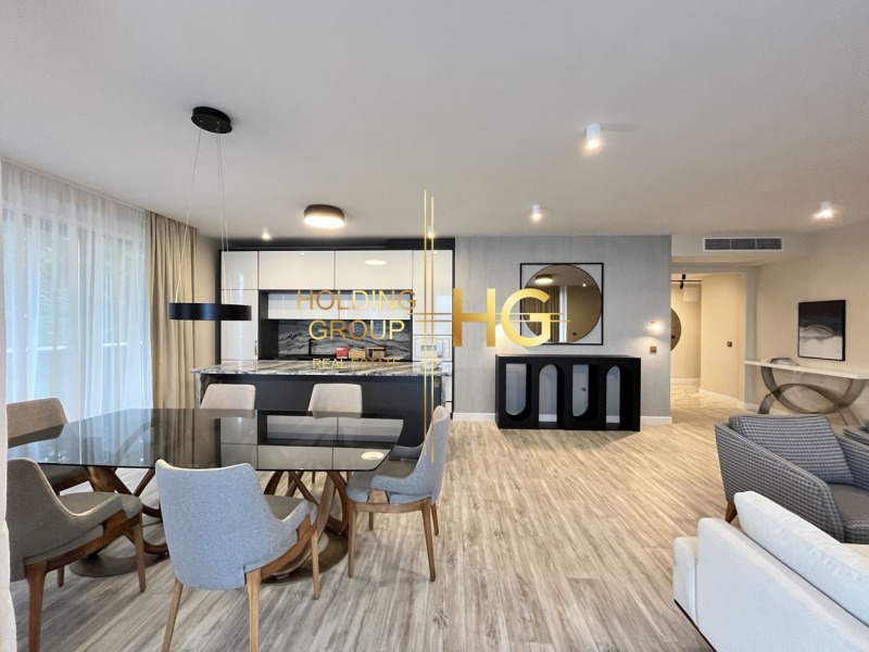 Te koop  3 slaapkamers Varna , k.k. Slantsjev den , 302 m² | 65339426