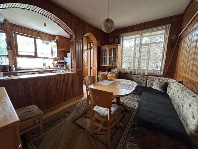 Продава КЪЩА в област Шумен, гр. Нови пазар - 244 кв.м / 350 000 € » 684 540.50 лв., АДРЕС НЕДВИЖИМИ ИМОТИ - КАНТОРА ШУМЕН