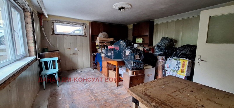 Продава ЕТАЖ ОТ КЪЩА, гр. Шумен, Център, снимка 14 - Етаж от къща - 47433604