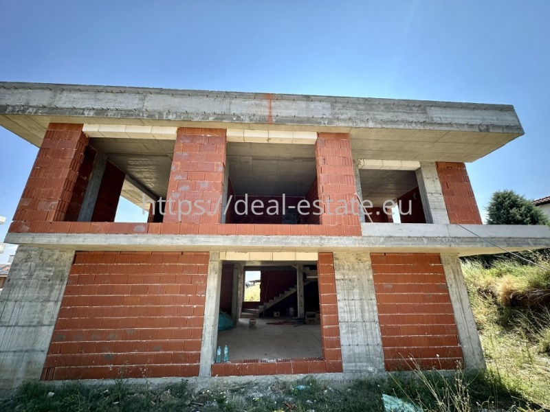Продава КЪЩА в област Благоевград, с. Изгрев - 221 кв.м / 312 000 € » 610 218.96 лв., ДИЪЛ ЕСТЕЙТ