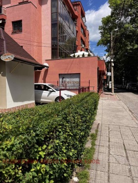 House Tsentar, Pernik