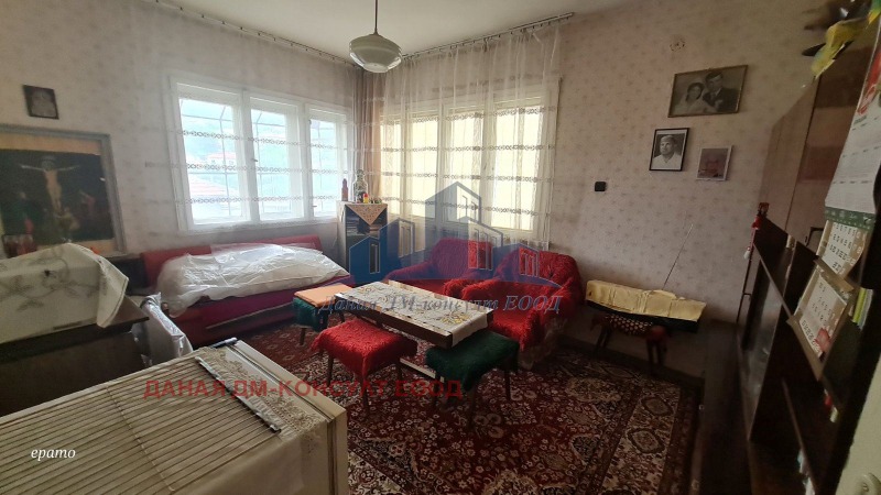 Продава  Етаж от къща град Шумен , Томбул джамия , 107 кв.м | 93854989