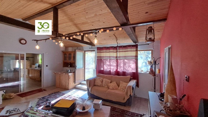 Продава КЪЩА в област Варна, с. Петров дол - 220 кв.м / 99 500 € » 194 605.09 лв., ЯВЛЕНА - ОФИС ВАРНА