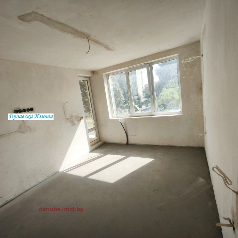 Продава 3-СТАЕН, гр. Русе, Алеи Възраждане, снимка 2 - Апартаменти - 52641108