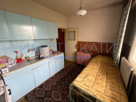 2 makuuhuonetta Iztok, Pernik 7