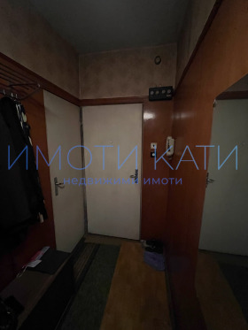 2 makuuhuonetta Iztok, Pernik 9