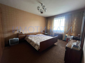 2 makuuhuonetta Iztok, Pernik 2