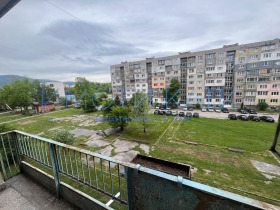 2 makuuhuonetta Iztok, Pernik 10