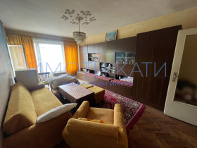2 makuuhuonetta Iztok, Pernik 4