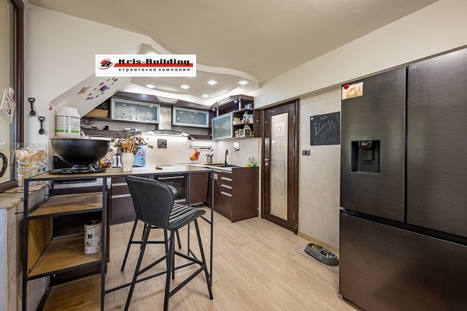 Продава 4-СТАЕН, гр. Варна, Цветен квартал, снимка 3 - Апартаменти - 52380412