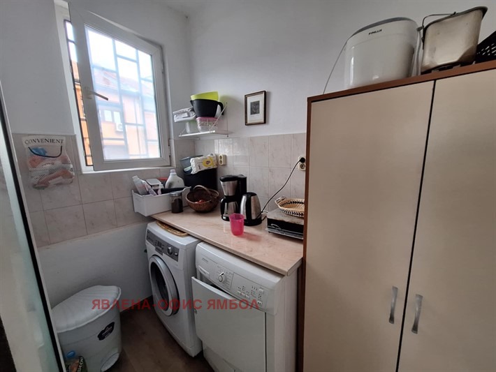 Продава ЕТАЖ ОТ КЪЩА, гр. Ямбол, Център, снимка 2 - Етаж от къща - 52827483