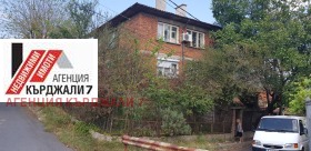 Продажба на етажи от къща в град Кърджали - изображение 1 