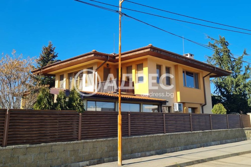 Продава КЪЩА, гр. София, гр. Банкя