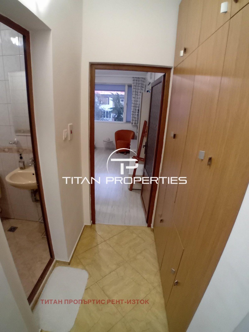 Продава МНОГОСТАЕН, гр. Бургас, Възраждане, снимка 12 - Апартаменти - 52708035