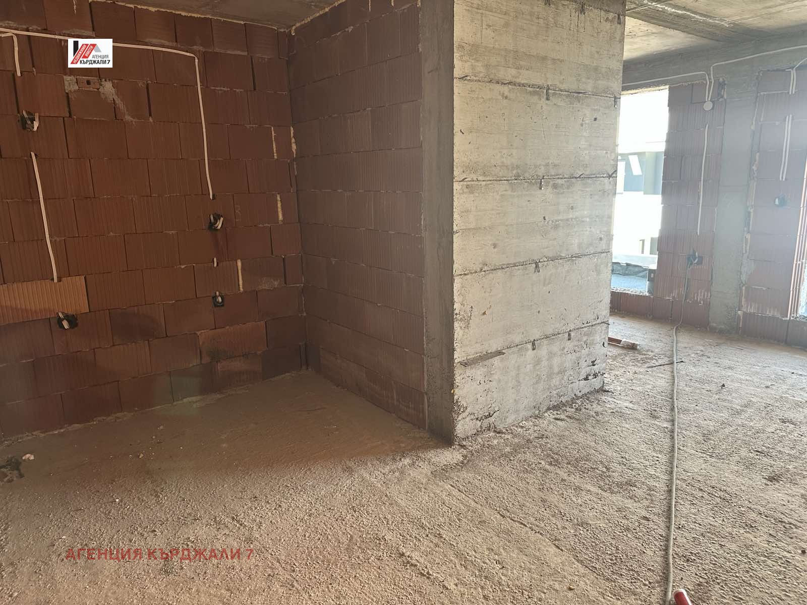 Продава МНОГОСТАЕН, гр. Кърджали, Възрожденци, снимка 4 - Апартаменти - 54533253