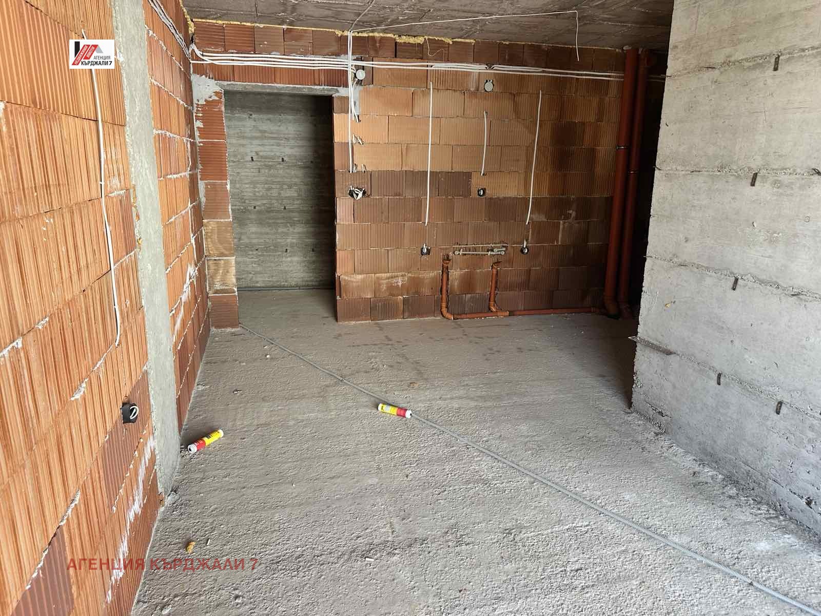 Продава МНОГОСТАЕН, гр. Кърджали, Възрожденци, снимка 6 - Апартаменти - 54533253