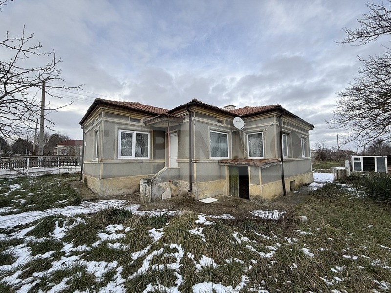 Продава КЪЩА, с. Смолница, област Добрич, снимка 2 - Къщи - 53187930