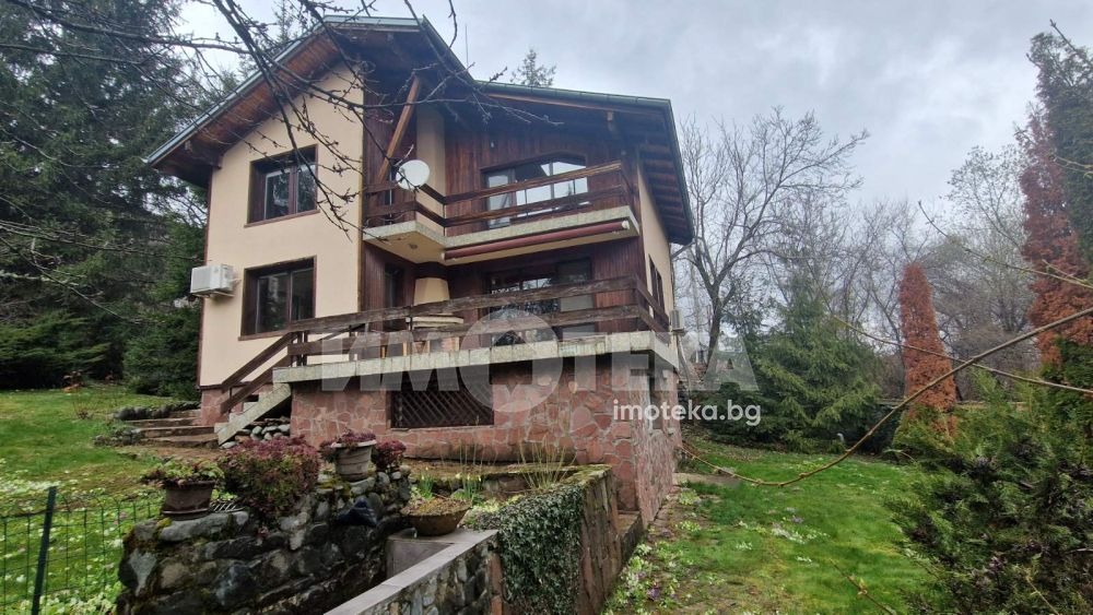 Продава КЪЩА, гр. София, с. Бистрица