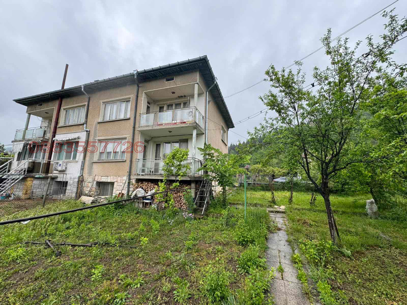 Продава КЪЩА, гр. Берковица, област Монтана