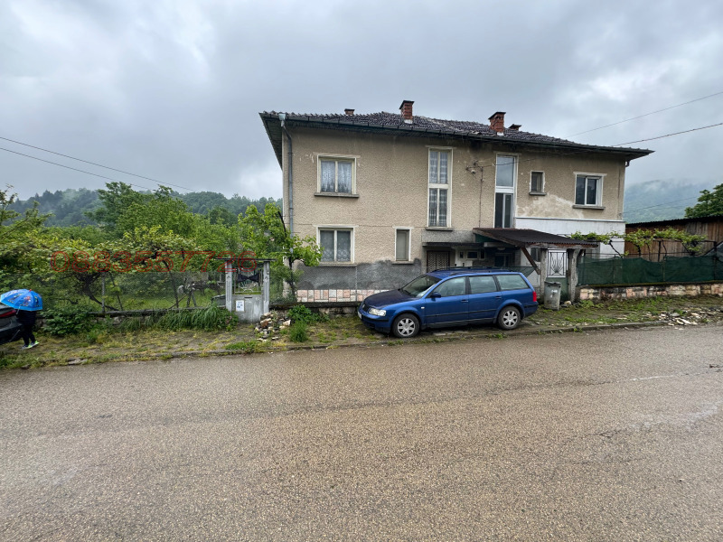 Продава КЪЩА, гр. Берковица, област Монтана, снимка 2 - Къщи - 52911277