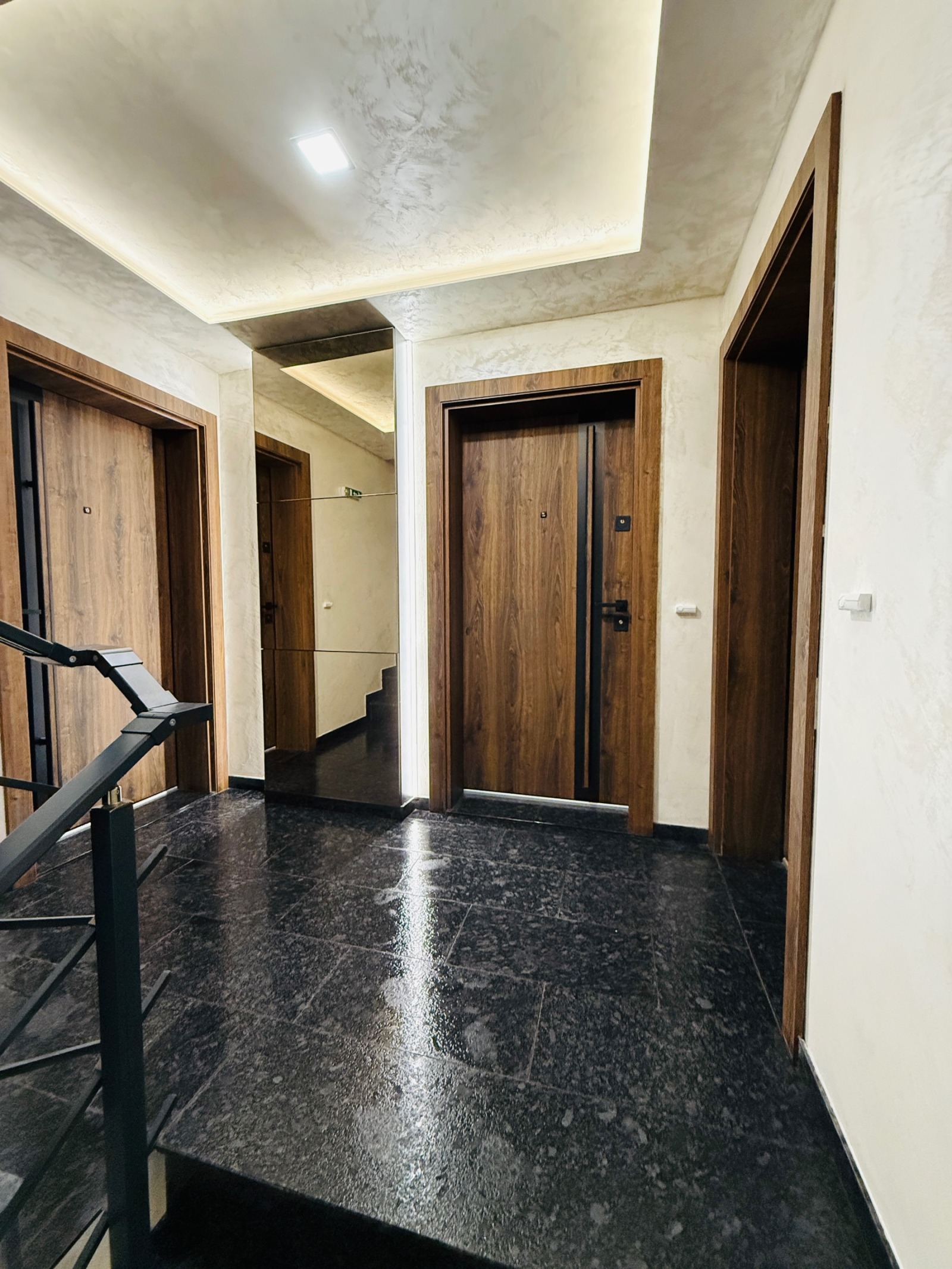 Продава 3-СТАЕН, гр. Перник, Център, снимка 5 - Апартаменти - 50593334