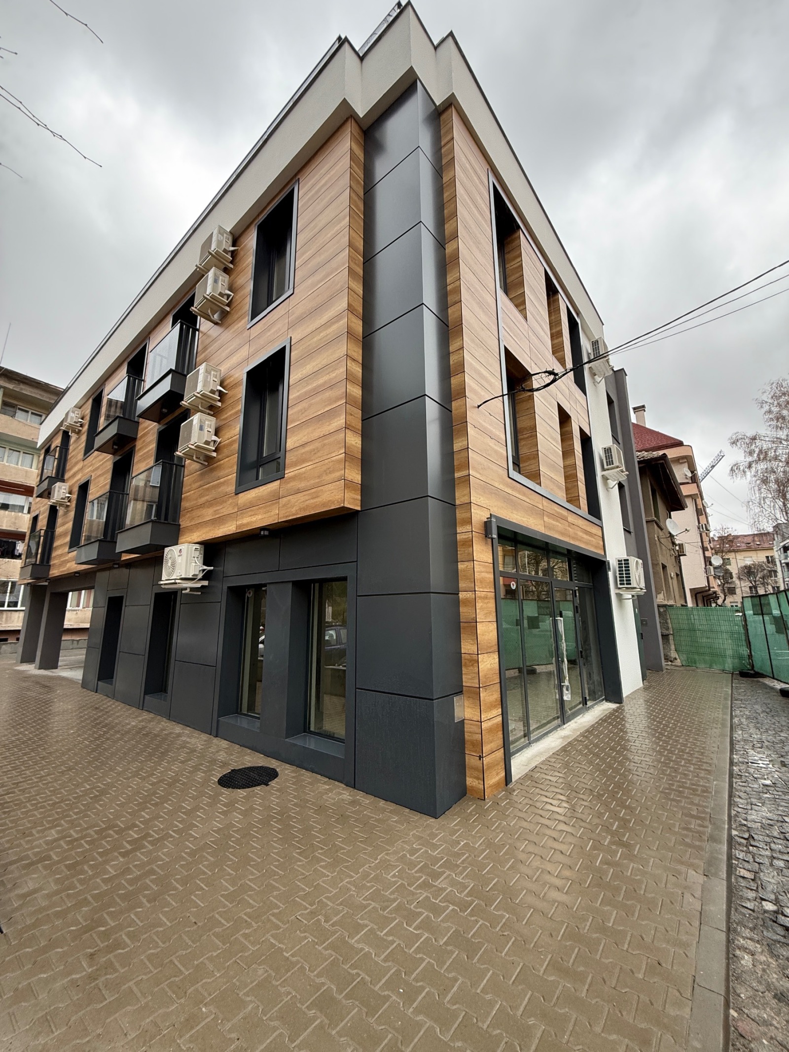 Продава 3-СТАЕН, гр. Перник, Център, снимка 2 - Апартаменти - 50593334