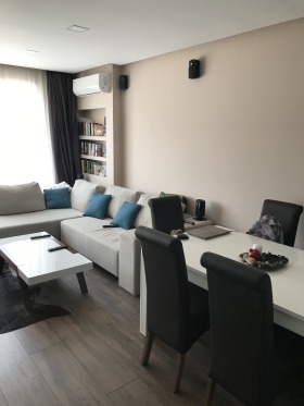 1 chambre Poligona, Sofia 1