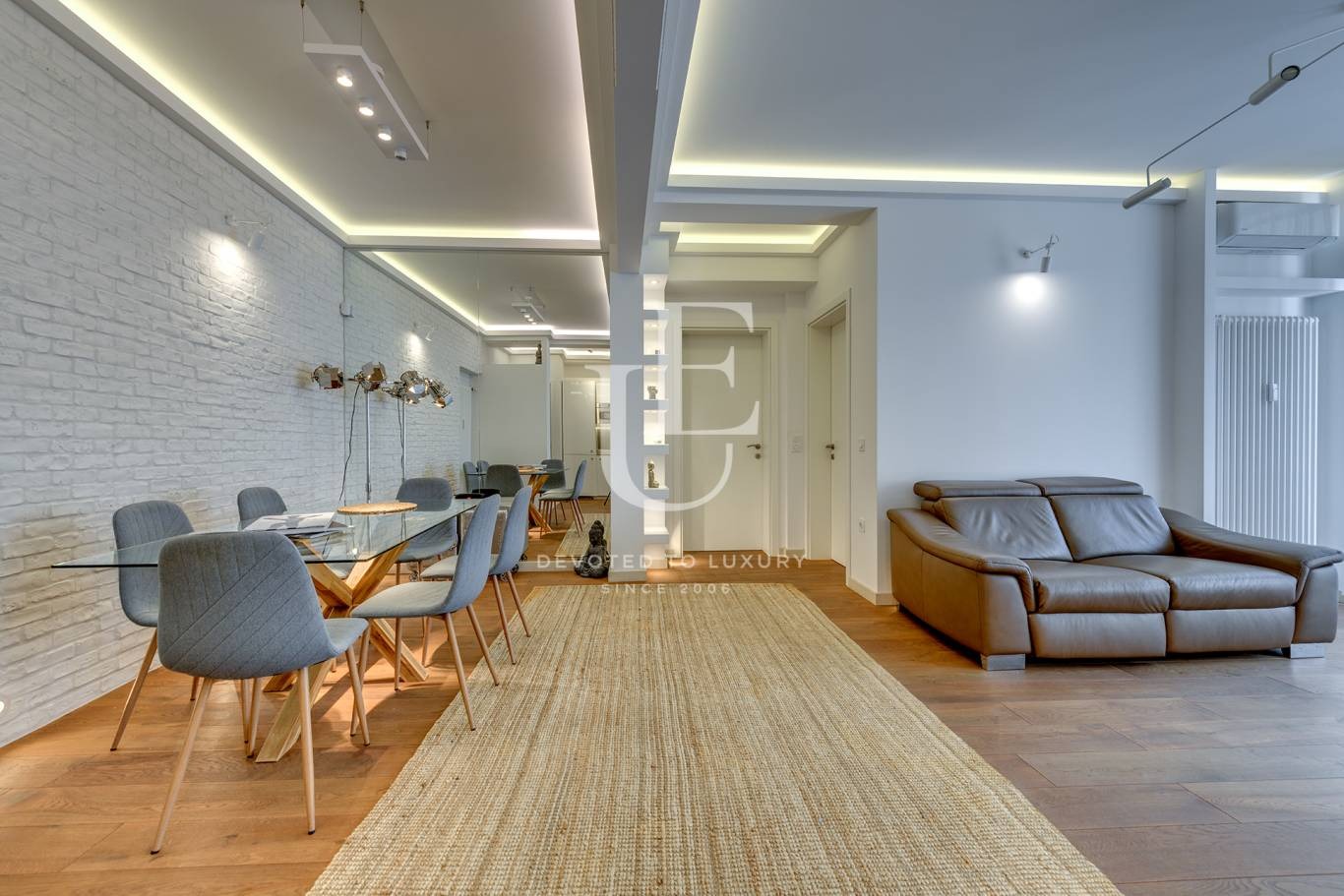 Продава 3-СТАЕН, гр. София, Център, снимка 2 - Апартаменти - 52128870