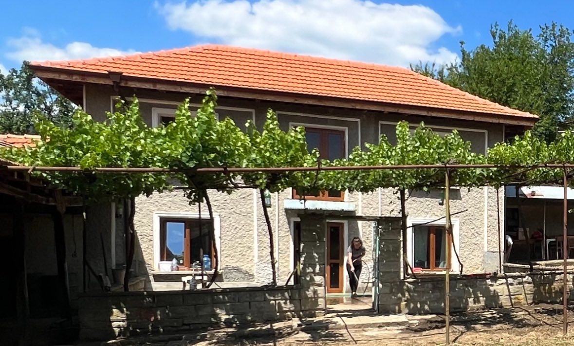 Продава КЪЩА, с. Веселиново, област Шумен