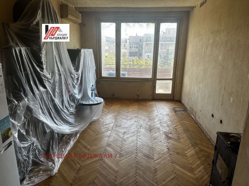 Продава 3-СТАЕН, гр. Кърджали, Център, снимка 2 - Aпартаменти - 47327996