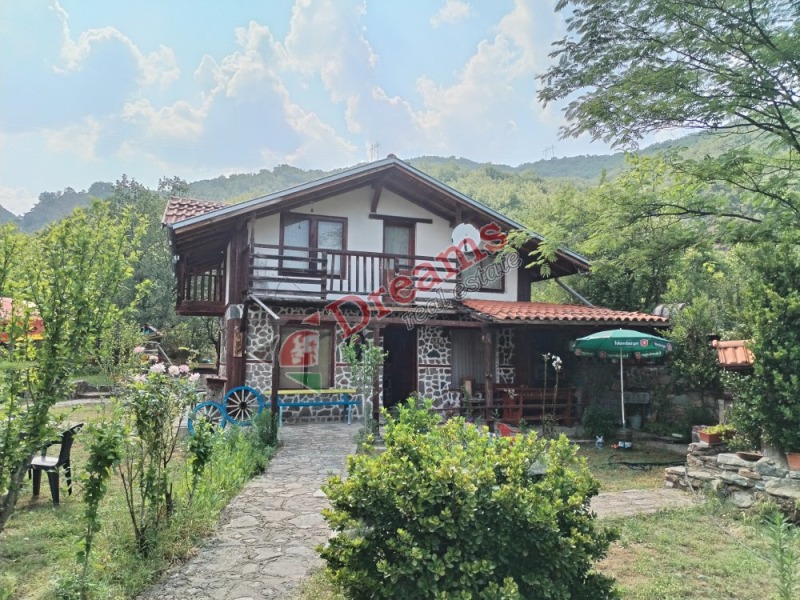 Till salu  Hus region Blagoevgrad , glaven pat E79 , 72 kvm | 67435845