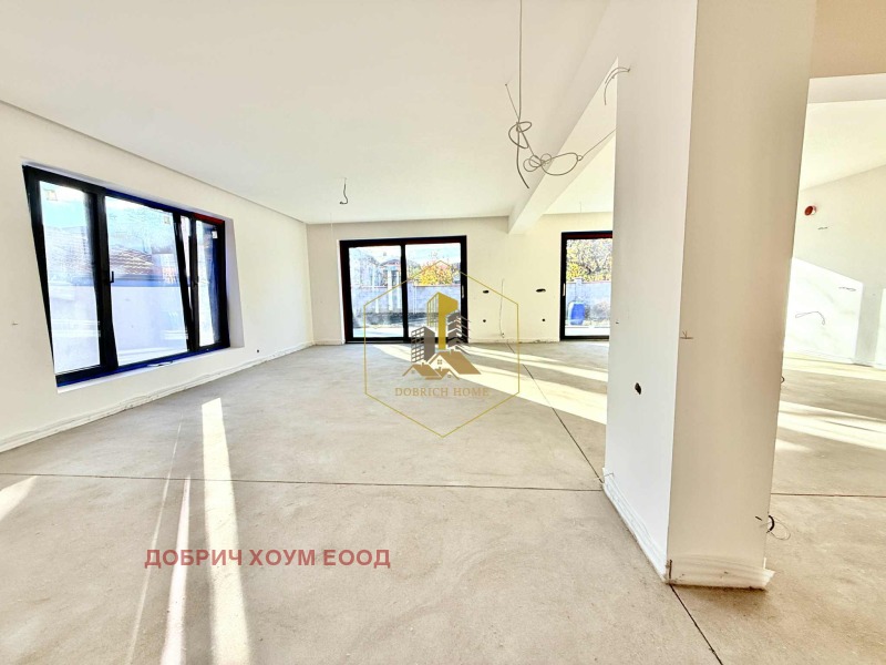 Продава КЪЩА, гр. Добрич, Свети Георги, снимка 9 - Къщи - 52599036