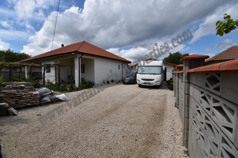 Продава КЪЩА, с. Гурково, област Добрич, снимка 2 - Къщи - 52937475