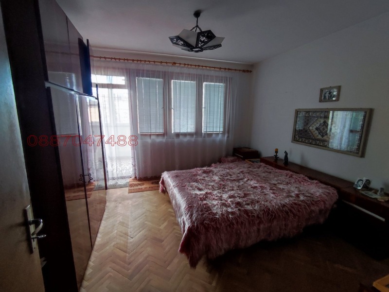 Продава 4-СТАЕН, гр. Добрич, Свети Георги, снимка 4 - Апартаменти - 52765465