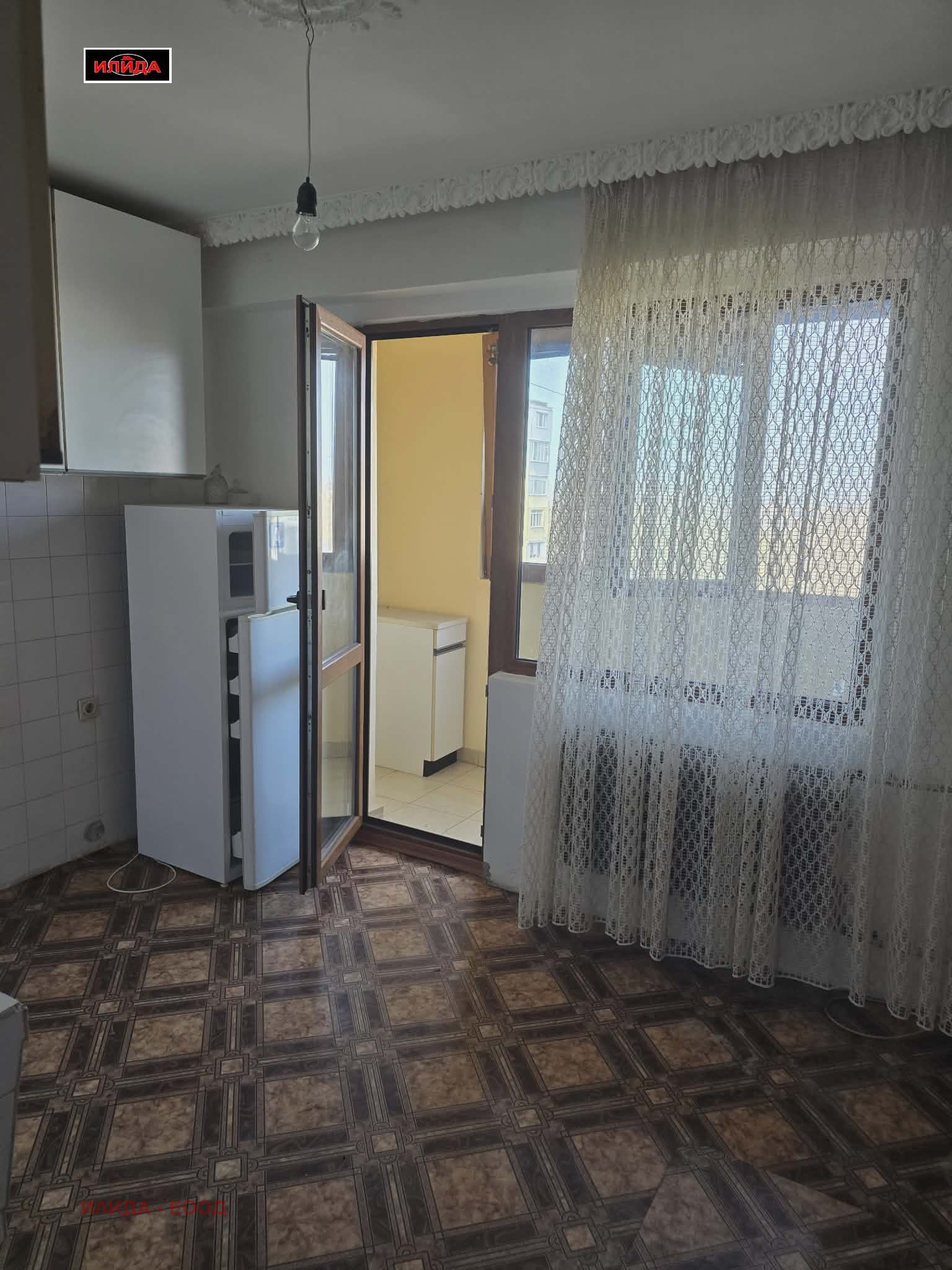 Продава 3-СТАЕН, гр. Русе, Възраждане, снимка 2 - Апартаменти - 54020496