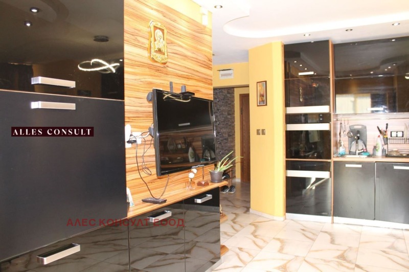 Продава  3-стаен, град София, Люлин 8 •  299 000 EUR • ID 64375691 — holmes.bg - [1] 