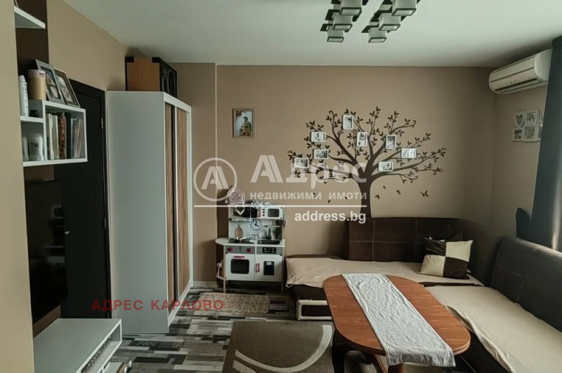 Продава  Етаж от къща област Пловдив , гр. Карлово , 100 кв.м | 74233348