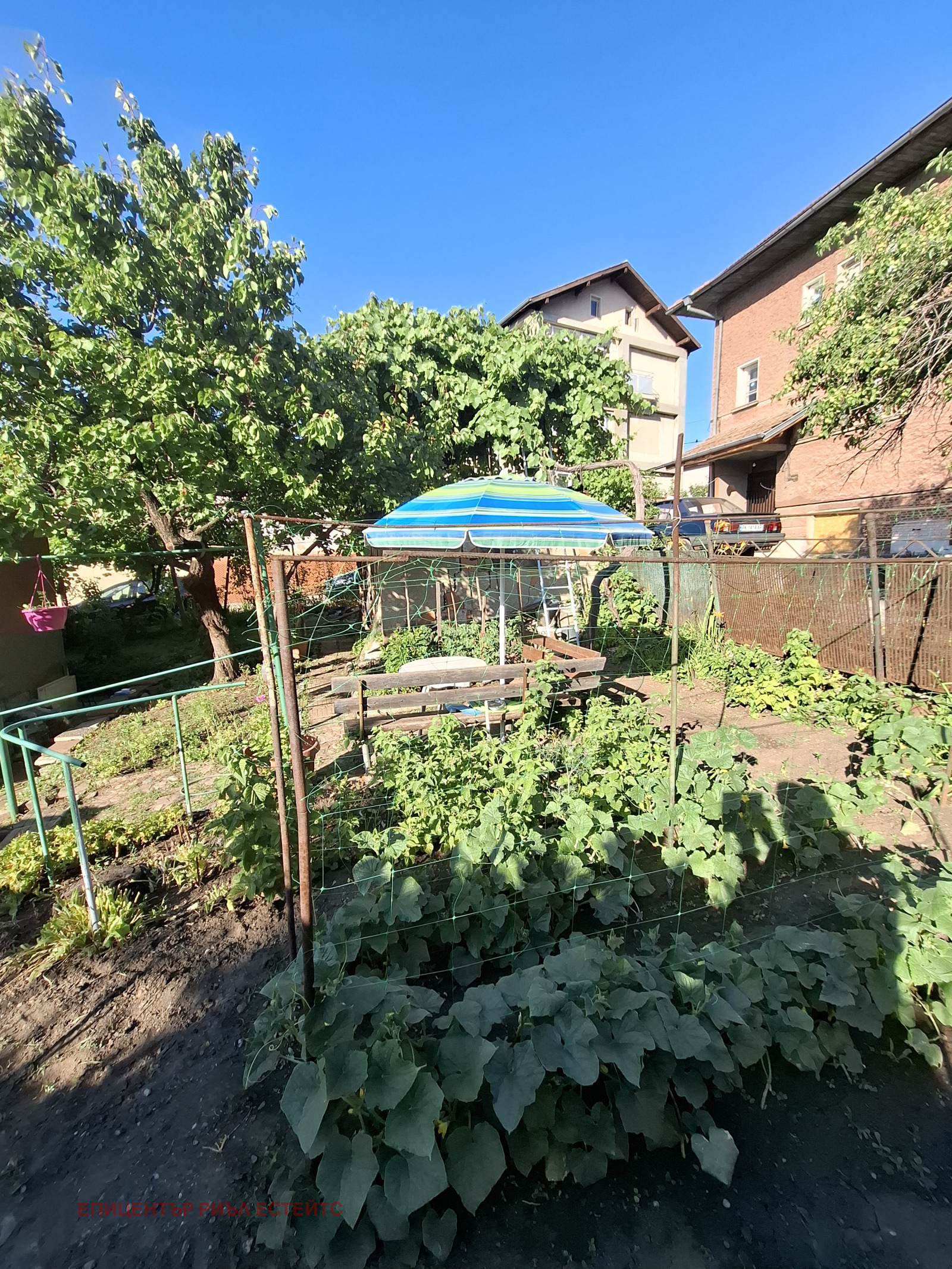 Продава КЪЩА, гр. Перник, Ралица, снимка 2 - Къщи - 50953592