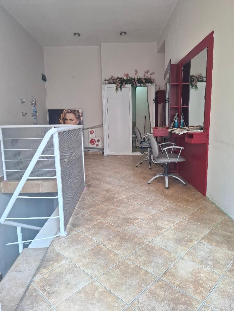 Продава ФРИЗЬОРСКИ/КОЗМЕТИЧЕН САЛОН в град София, Зона Б-5 - 52 кв.м / 104 000 € » 203 406.32 лв., ЛАТИНШЕФ ЕСТЕЙТ ЕООД