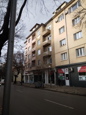 Продава 3-стаен