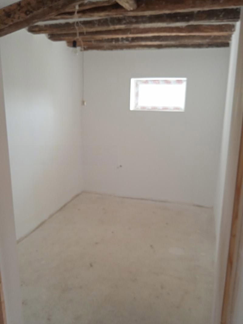 Продава КЪЩА, гр. Бургас, с. Извор, снимка 2 - Къщи - 55135075
