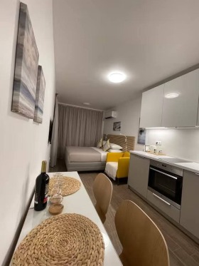 Studio Grand Mol, Warna