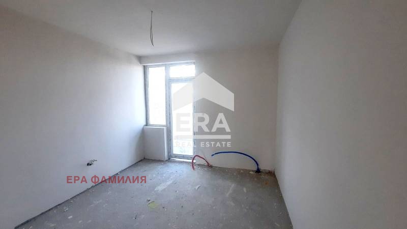 Продава 4-СТАЕН, гр. София, Лагера, снимка 2 - Апартаменти - 51326633
