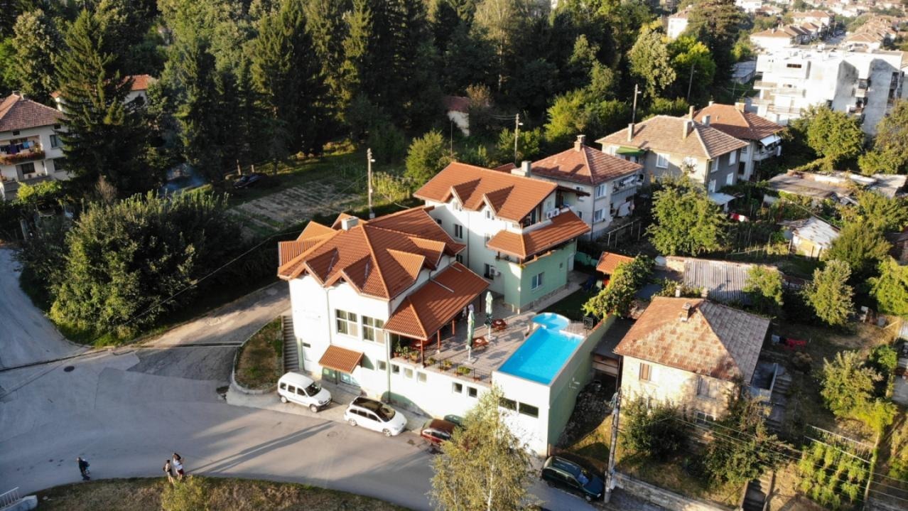 Продава ХОТЕЛ, гр. Трявна, област Габрово, снимка 3 - Хотели - 48248412