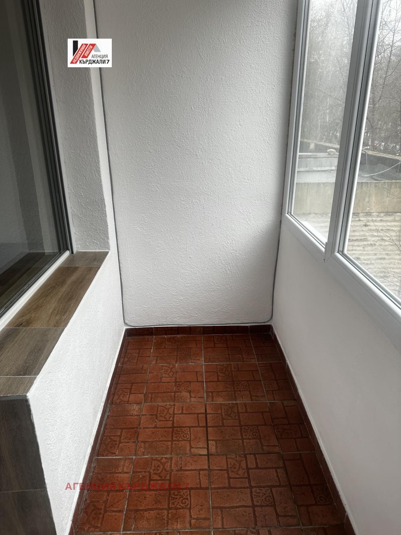 Продава 2-СТАЕН, гр. Кърджали, Център, снимка 10 - Апартаменти - 52770548