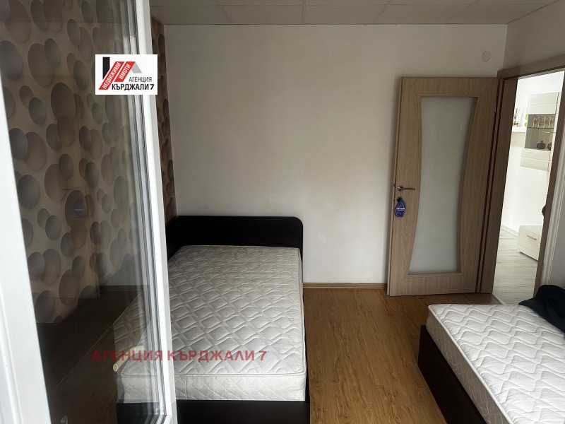 Продава 2-СТАЕН, гр. Кърджали, Център, снимка 9 - Апартаменти - 52770548