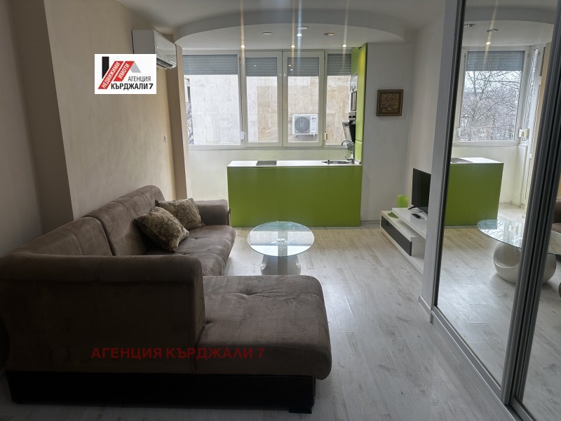 Продава 2-СТАЕН, гр. Кърджали, Център